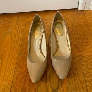 Nude Pumps